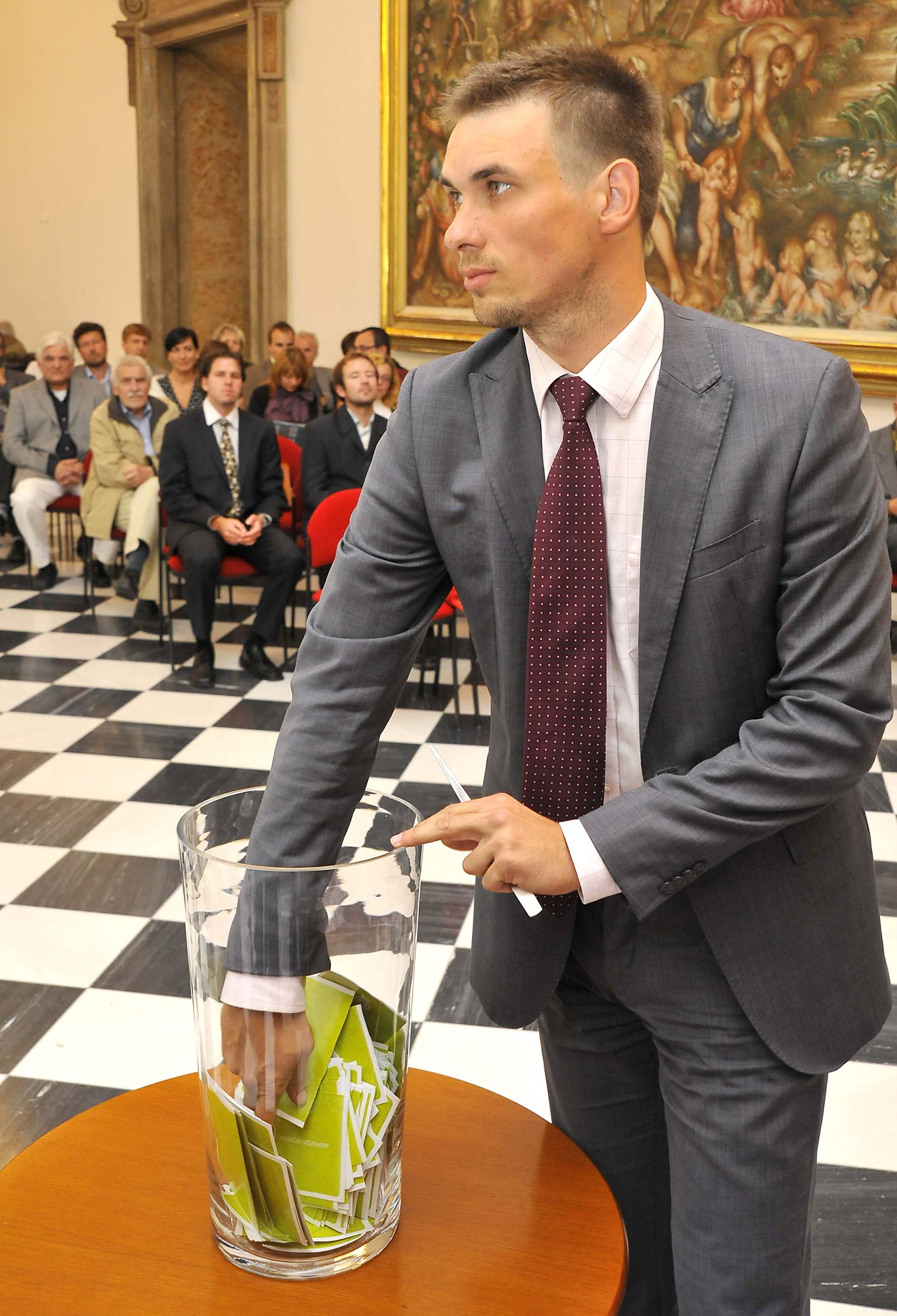 Zbylé příjemce a náhradníky vylosoval Jakub Rybář, koordinátor oborových koncepcí statutárního města Brna